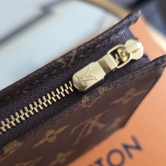 AUTHENTIC NEW Louis Vuitton Toiletry 15 Bag (Discontinued Model!!) - Picture 6 of 12